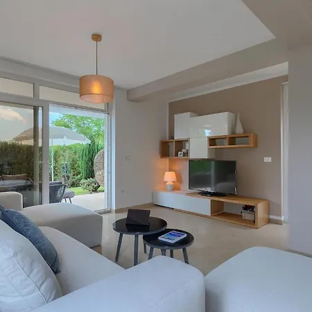 Kate Vikendica Zminj